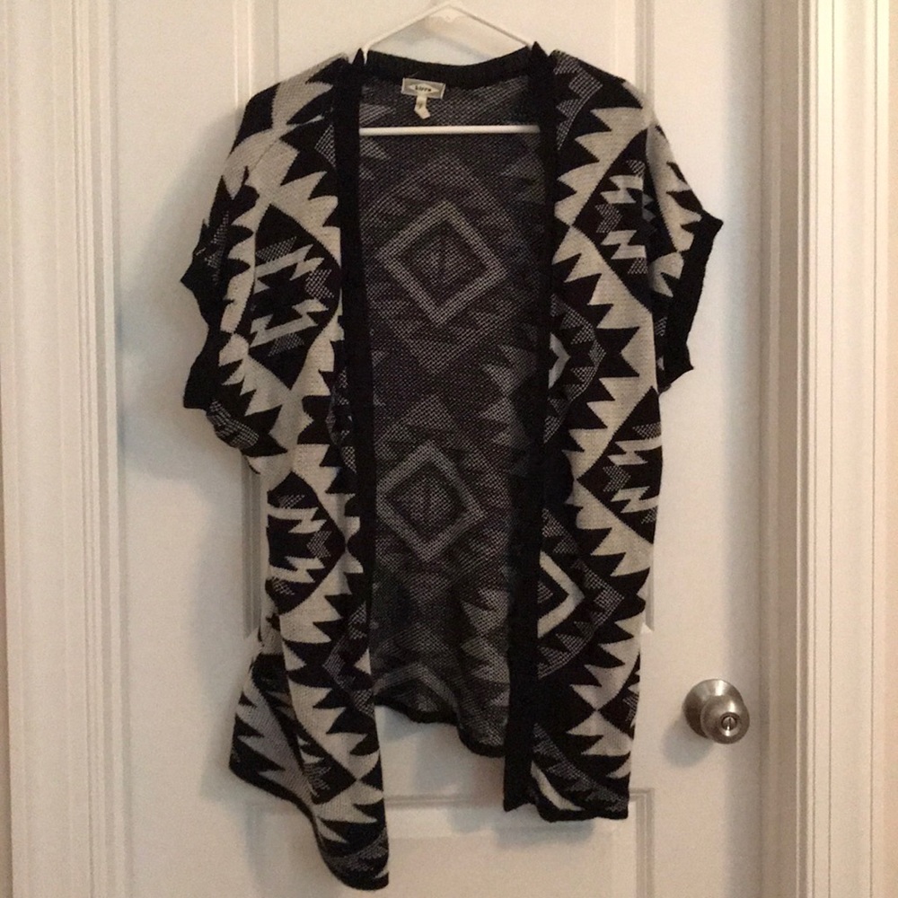 Short sleeve light sweater